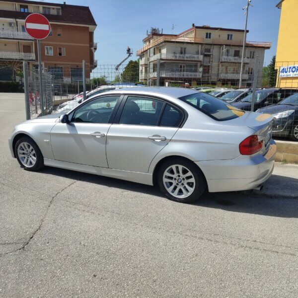 BMW 320 i Benzina / GPL - immagine 2