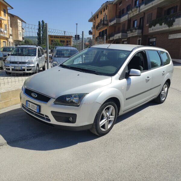 Ford Focus C-Max Focus 1.6 TDCi (90CV) S.W. - immagine 2