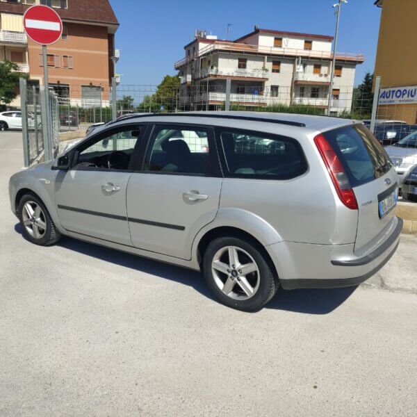 Ford Focus C-Max Focus 1.6 TDCi (90CV) S.W. - immagine 6