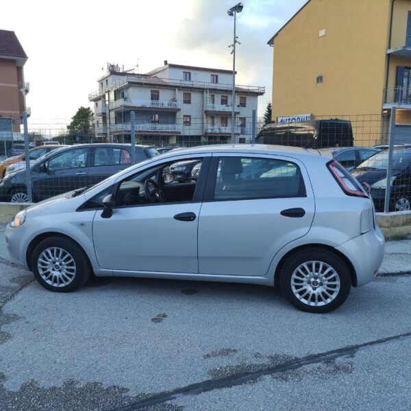 Fiat Punto 1.3 MJT II 75 CV 5 porte Street - immagine 4