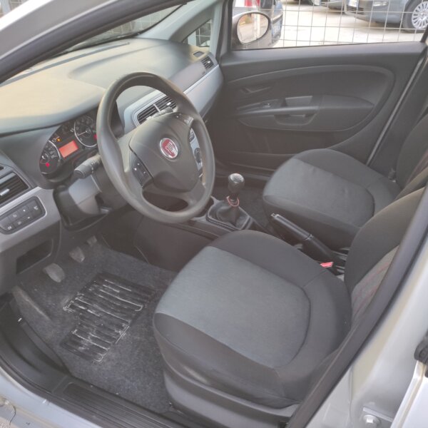 Fiat Punto 1.3 MJT II 75 CV 5 porte Street - immagine 3