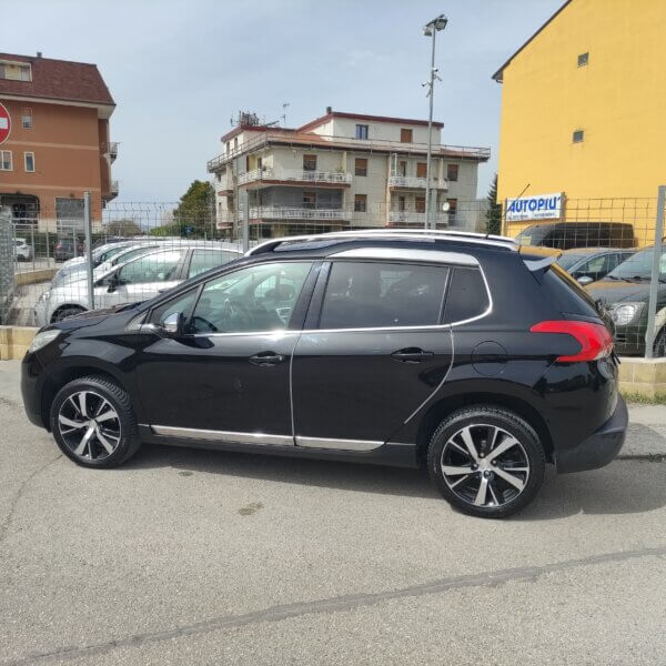 Peugeot 2008 BlueHDi 100 Allure - immagine 5