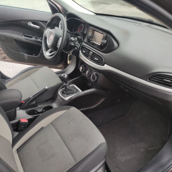 Fiat Tipo 1.6 Mjt 4 porte Lounge - immagine 8