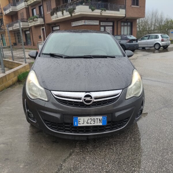Opel Corsa 1.2 85CV 5 porte GPL-TECH Club - immagine 2