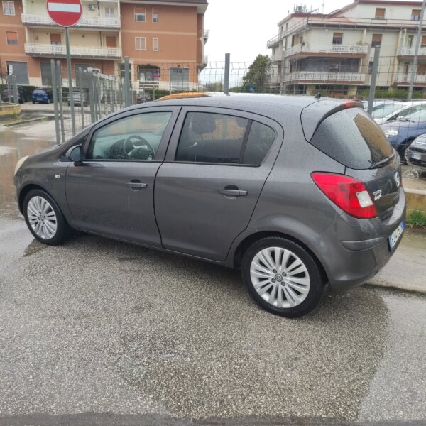 Opel Corsa 1.2 85CV 5 porte GPL-TECH Club - immagine 5