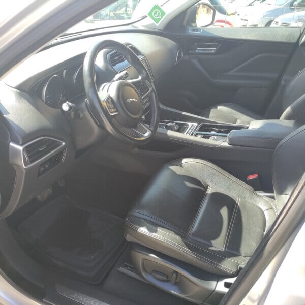Jaguar F-Pace 2.0 D 240 CV AWD aut. Portfolio - immagine 6