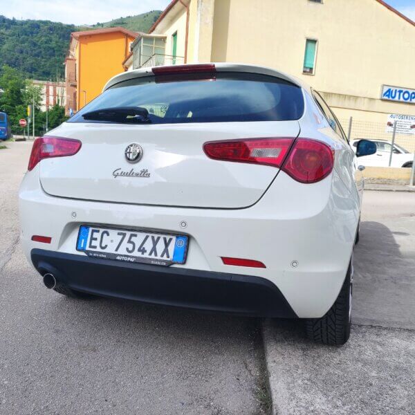 Alfa Romeo Giulietta 1.6 JTDm-2 105 CV Distinctive - immagine 3