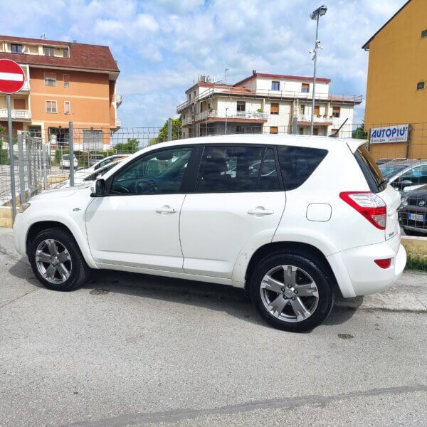 Toyota RAV 4 RAV4 Crossover 2.2 D-Cat A/T 150 CV L - immagine 5